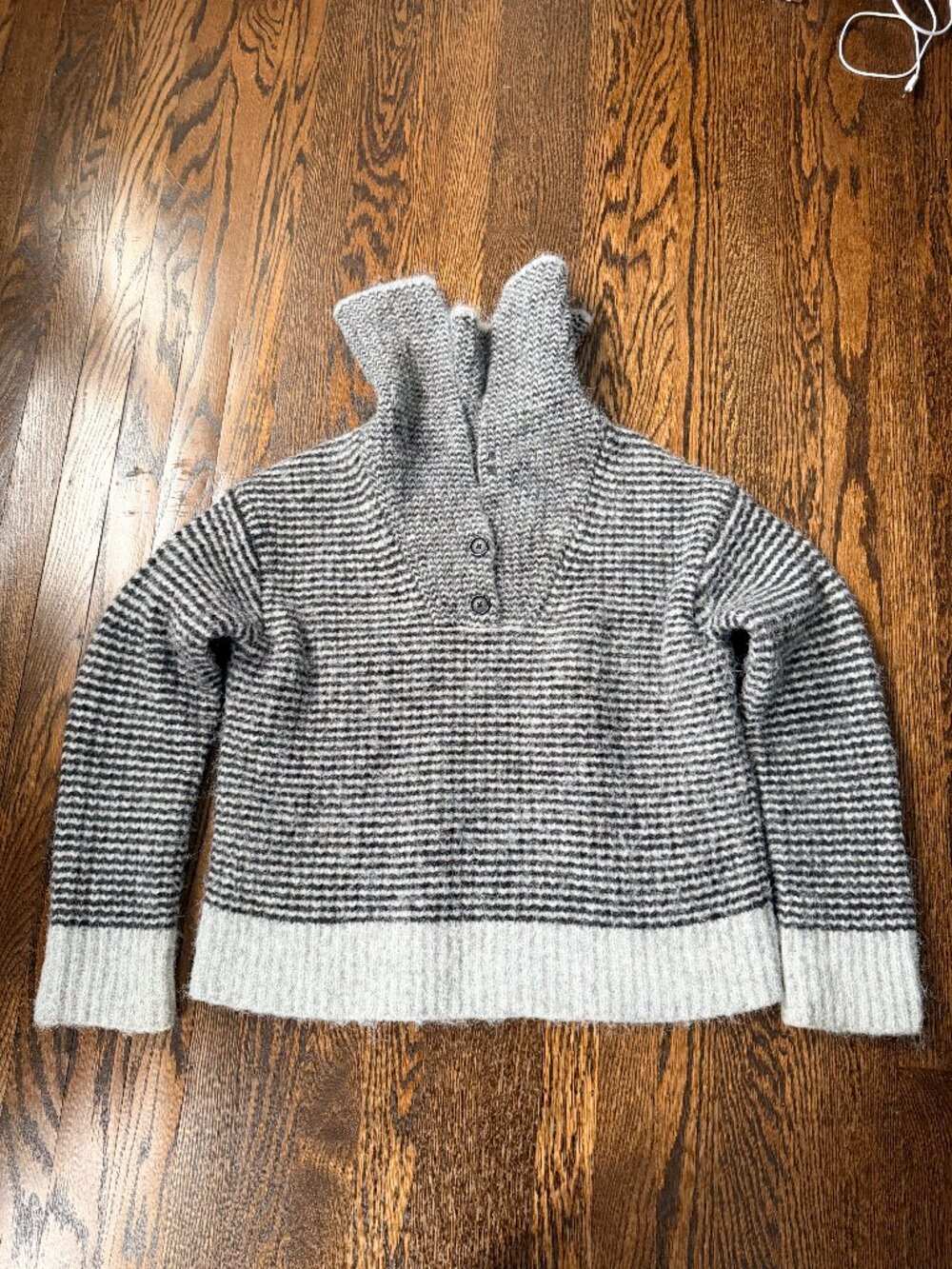 Wide collar wool blend sweater size small